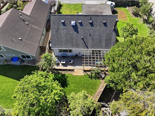 560 Terrace Avenue, Moss Beach, CA 94038