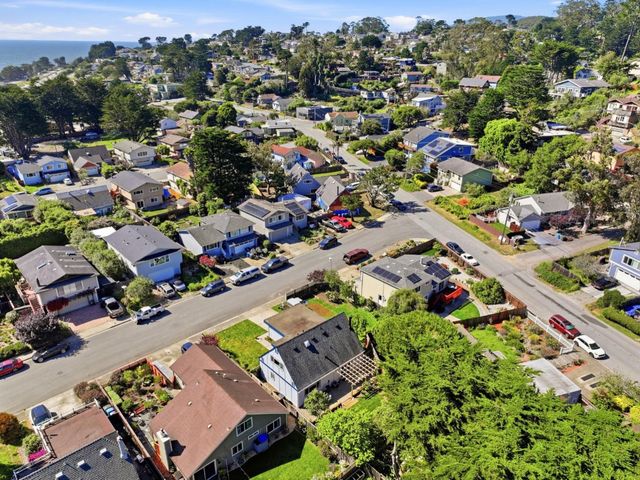 560 Terrace Avenue, Moss Beach, CA 94038