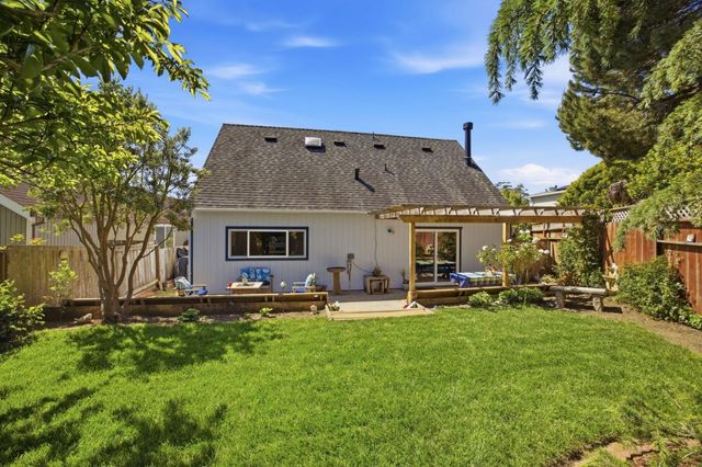 560 Terrace Avenue, Moss Beach, CA 94038