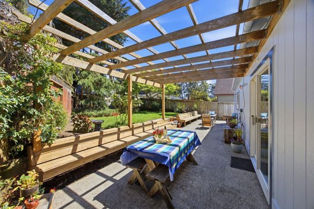 560 Terrace Avenue, Moss Beach, CA 94038