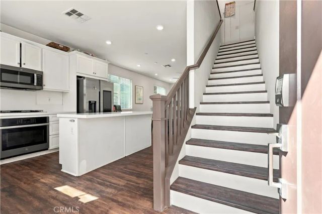 881 Pear Court, Upland, CA 91786