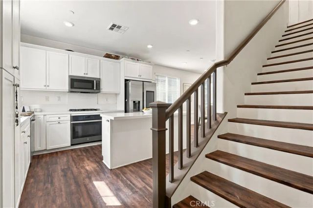 881 Pear Court, Upland, CA 91786