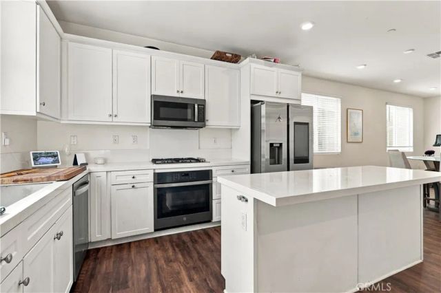 881 Pear Court, Upland, CA 91786