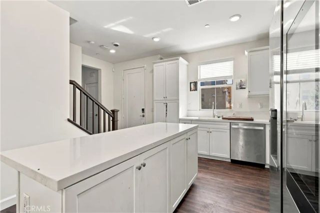 881 Pear Court, Upland, CA 91786
