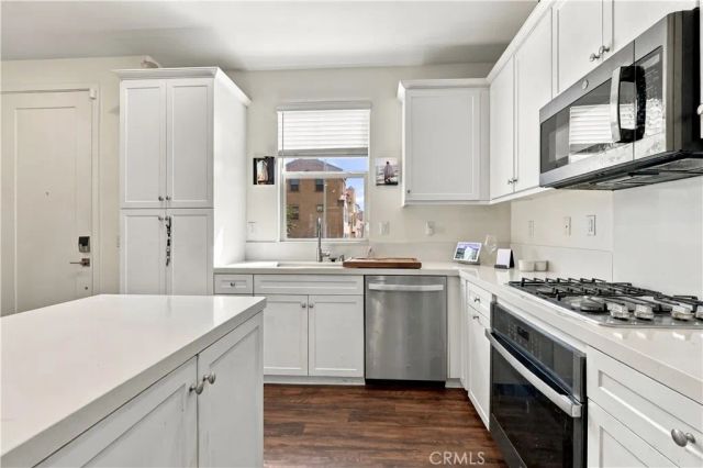 881 Pear Court, Upland, CA 91786