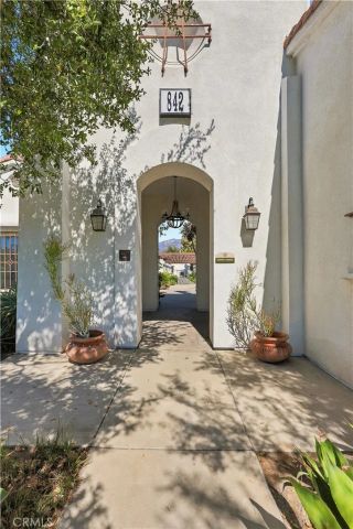 881 Pear Court, Upland, CA 91786