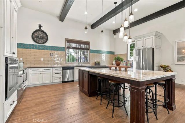 881 Pear Court, Upland, CA 91786