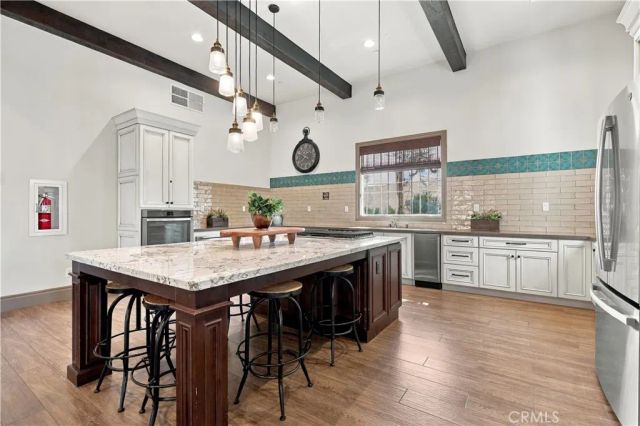 881 Pear Court, Upland, CA 91786