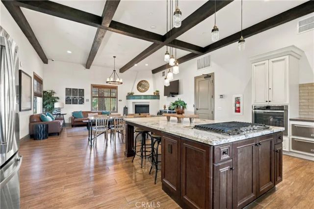 881 Pear Court, Upland, CA 91786