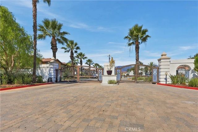 881 Pear Court, Upland, CA 91786