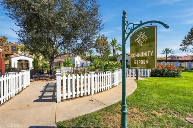 881 Pear Court, Upland, CA 91786
