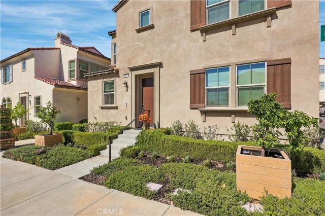 881 Pear Court, Upland, CA 91786