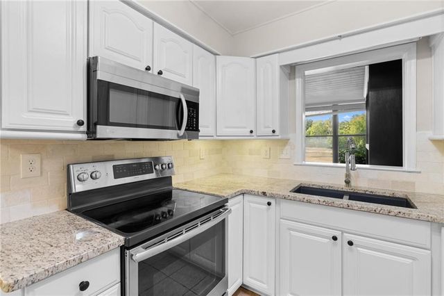 34 Chaumont Square NW, Atlanta, GA 30327