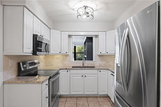34 Chaumont Square NW, Atlanta, GA 30327