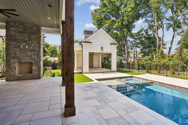 1000 Stonewall Dr, Nashville, TN 37220