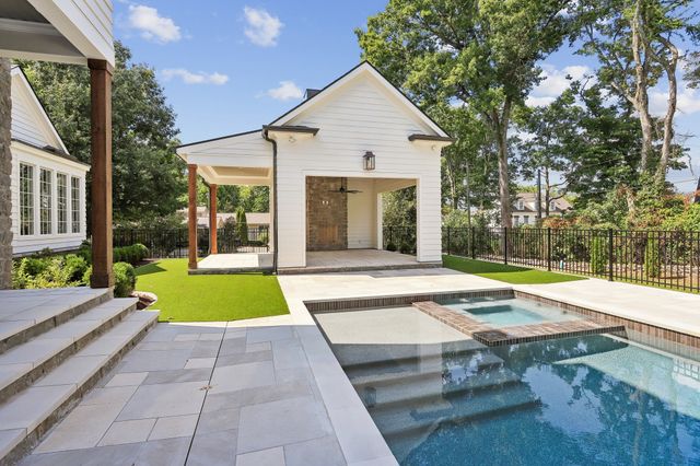 1000 Stonewall Dr, Nashville, TN 37220