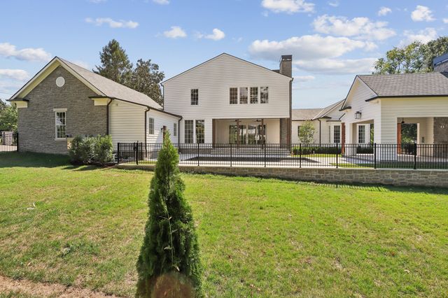 1000 Stonewall Dr, Nashville, TN 37220