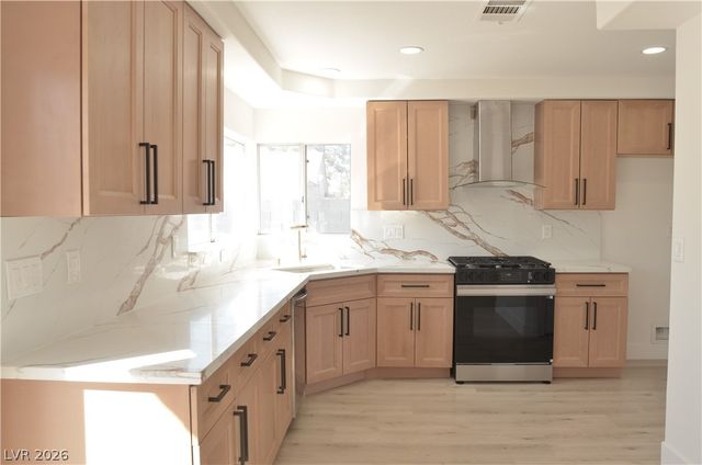 2825 Glen Aulin Street, Las Vegas, NV 89108