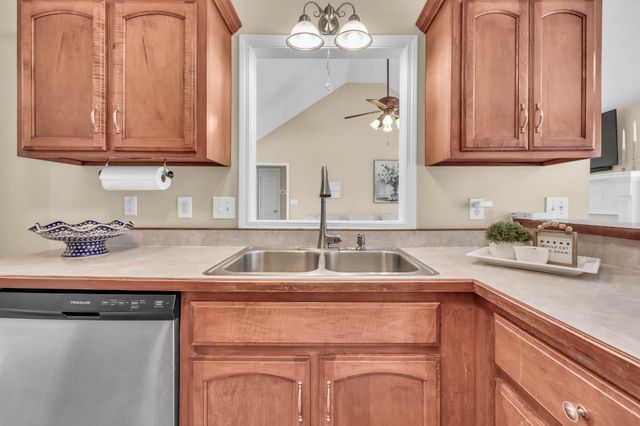 1582 Rembrandt Dr, Clarksville, TN 37040