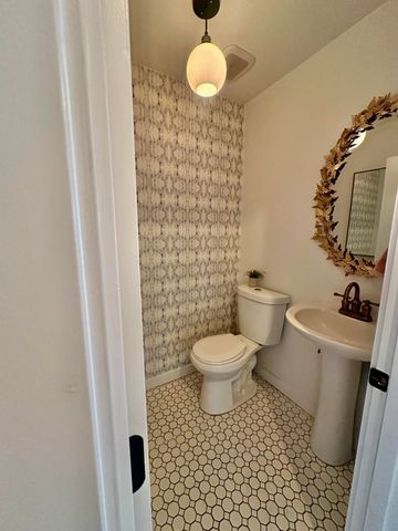 480 N Oregon Street, Jacksonville, OR 97530