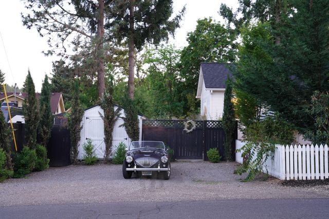 480 N Oregon Street, Jacksonville, OR 97530