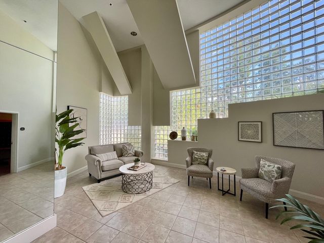 1 Loring Ave 207, Swampscott, MA 01907