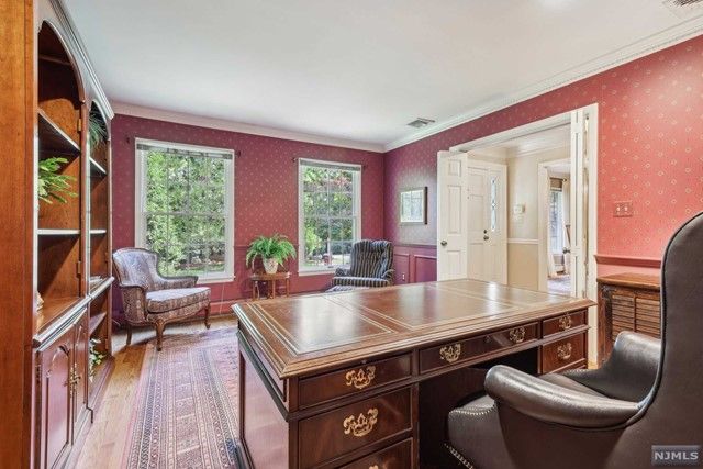 4 Stoney Ridge Road, Allendale, NJ 07401