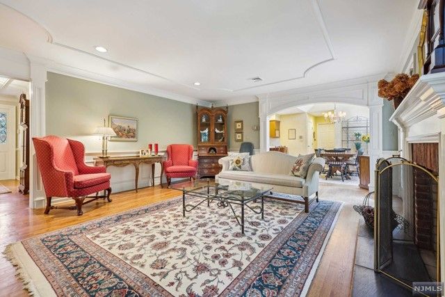 4 Stoney Ridge Road, Allendale, NJ 07401
