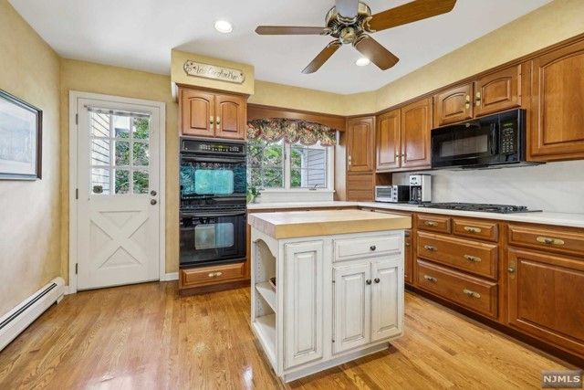 4 Stoney Ridge Road, Allendale, NJ 07401