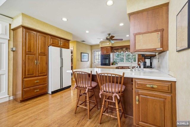 4 Stoney Ridge Road, Allendale, NJ 07401