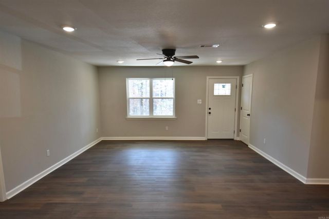 1606 FG Jones Road, Malvern, AR 72104