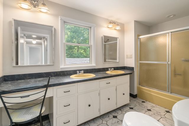 40 Gunhouse St, Sharon, MA 02067