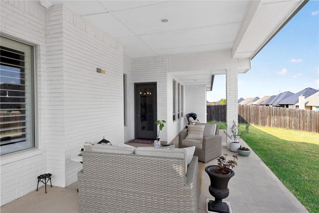 304 Bray Lane, Yukon, OK 73099