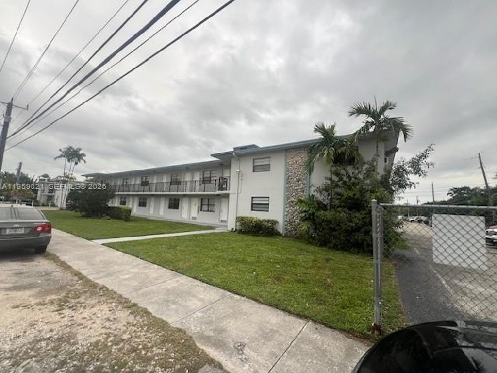 6780 SW 44th St 16, Miami, FL 33155