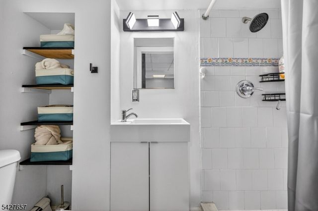 165 Macarthur Ave, Garfield City, NJ 07026