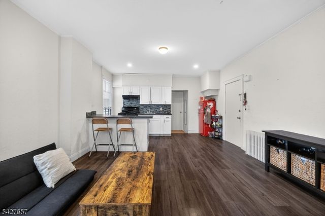 165 Macarthur Ave, Garfield City, NJ 07026