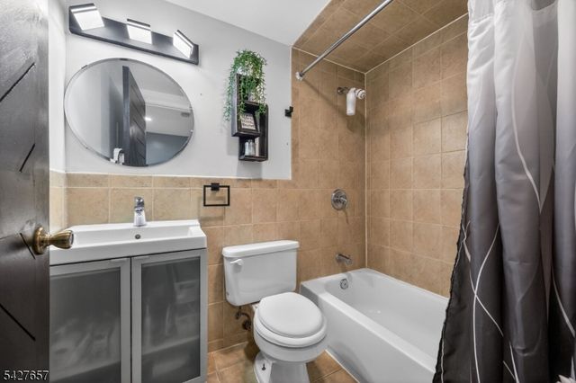 165 Macarthur Ave, Garfield City, NJ 07026