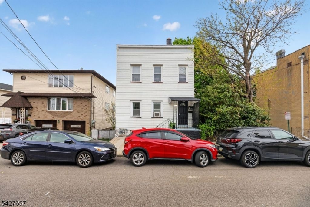 165 Macarthur Ave, Garfield City, NJ 07026