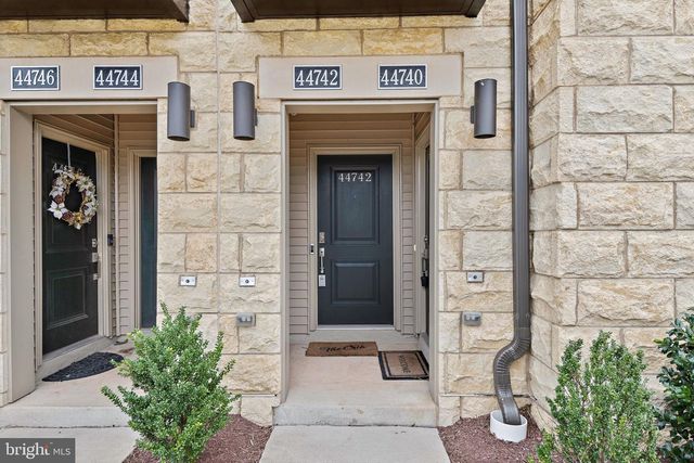 44742 TIVERTON SQ, Ashburn, VA 20147