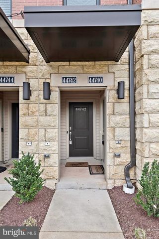 44742 TIVERTON SQ, Ashburn, VA 20147