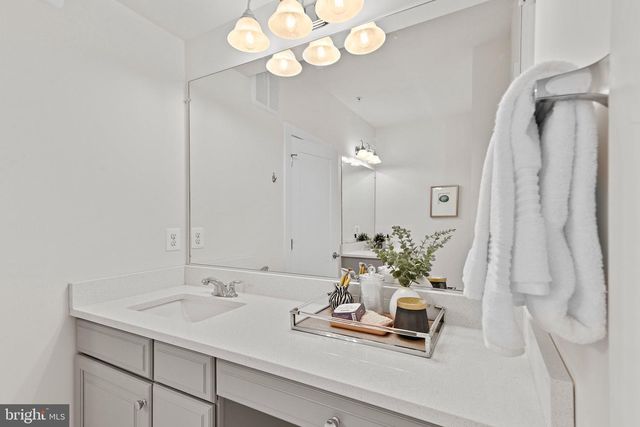 44742 TIVERTON SQ, Ashburn, VA 20147