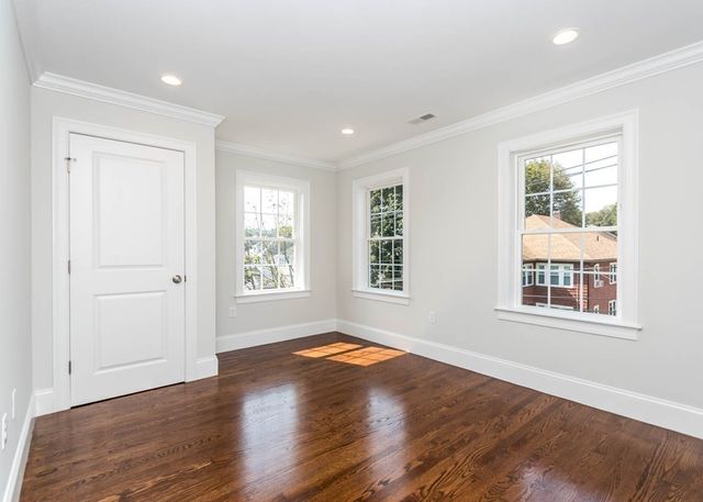 33 Eddy Street 1, Waltham, MA 02453