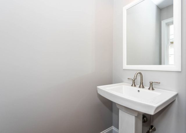 33 Eddy Street 1, Waltham, MA 02453