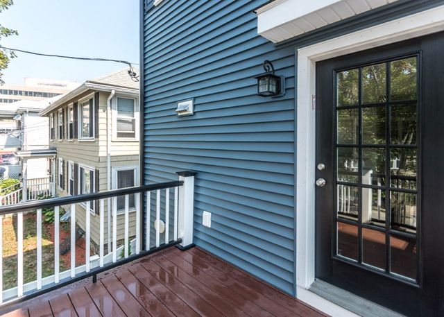 33 Eddy Street 1, Waltham, MA 02453
