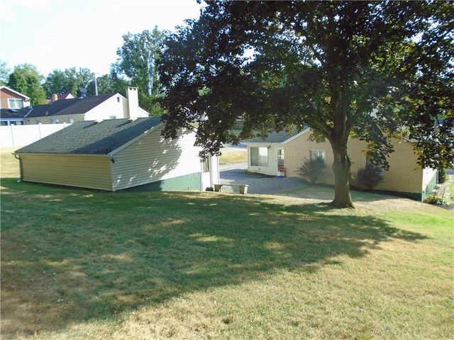 1001 7th Ave, Conway, PA 15027