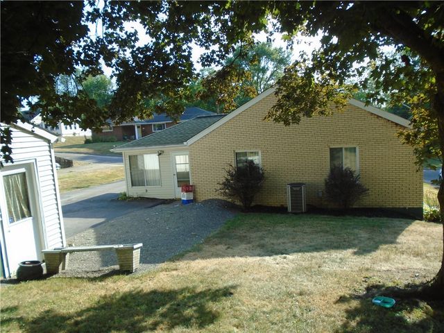 1001 7th Ave, Conway, PA 15027