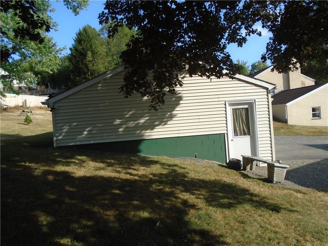 1001 7th Ave, Conway, PA 15027