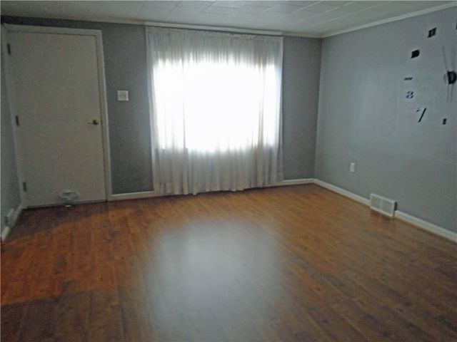 1001 7th Ave, Conway, PA 15027