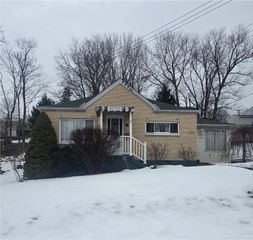 1001 7th Ave, Conway, PA 15027