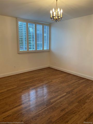 4043 W Maple Road 103, Bloomfield Charter Township, MI 48301